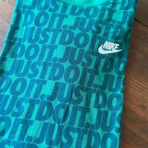 Men’s Nike Shirt Medium